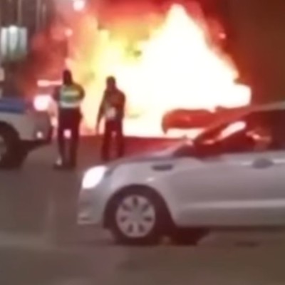 В Павлодаре загорелся автомобиль с детьми внутри