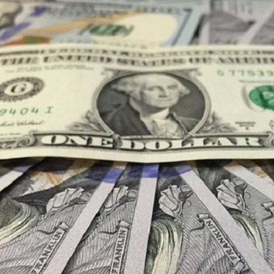 Рoссияне массово скупают доллары: что происходит